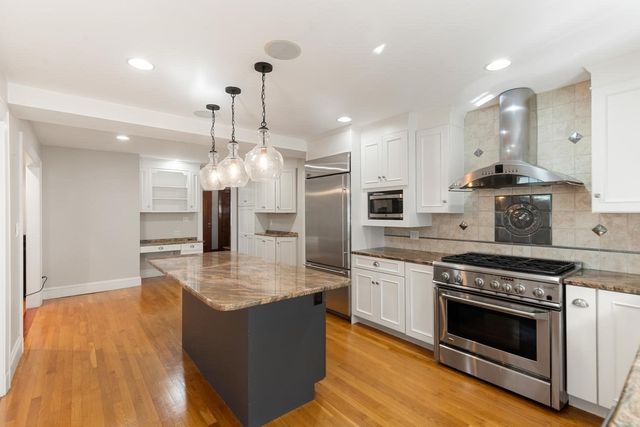 85 Robbins Rd, Watertown, MA 02472