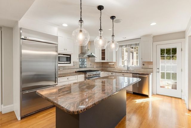 85 Robbins Rd, Watertown, MA 02472