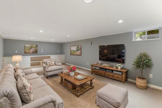 85 Robbins Rd, Watertown, MA 02472