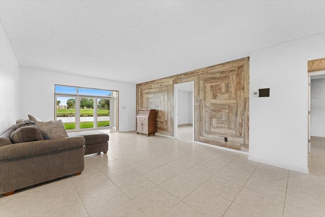 7807 Golf Cir Drive 109, Margate, FL 33063