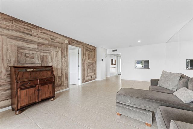 7807 Golf Cir Drive 109, Margate, FL 33063