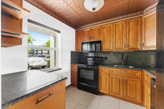 7807 Golf Cir Drive 109, Margate, FL 33063