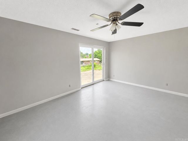 122 Village Rd Drive, Hot Springs, AR 71913