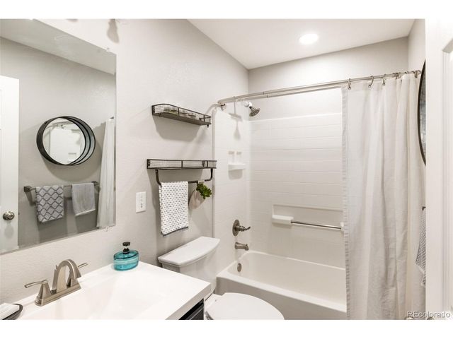 9876 Aftonwood St, Littleton, CO 80126