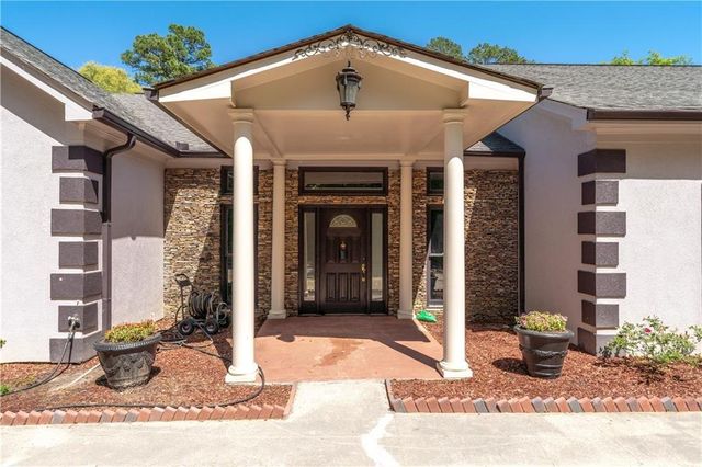 2320 Copper Trail Lane, Buford, GA 30519