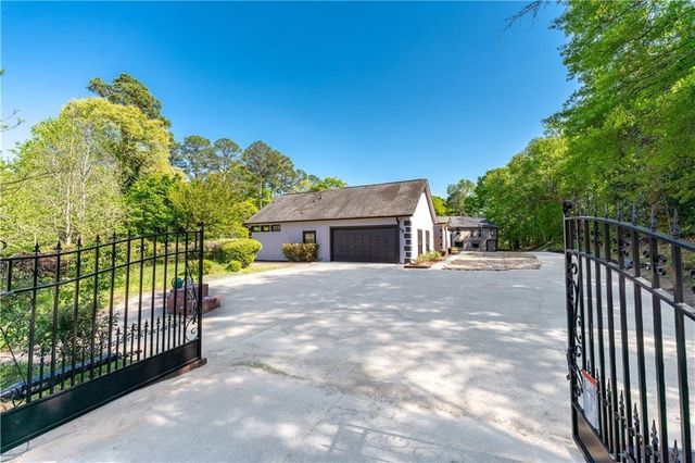 2320 Copper Trail Lane, Buford, GA 30519
