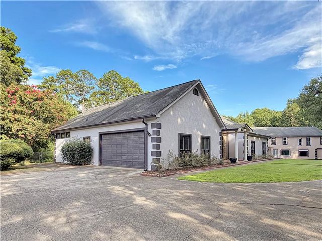 2320 Copper Trail Lane, Buford, GA 30519