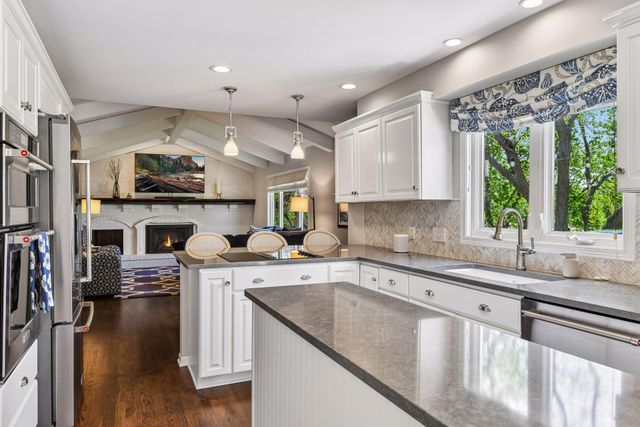 18425 5th Avenue N, Plymouth, MN 55447