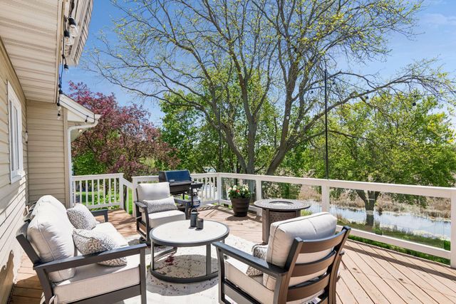 18425 5th Avenue N, Plymouth, MN 55447