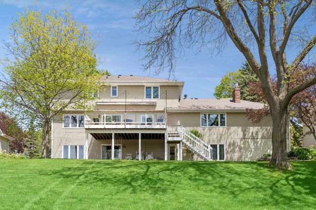 18425 5th Avenue N, Plymouth, MN 55447