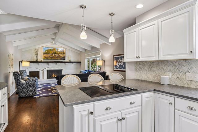 18425 5th Avenue N, Plymouth, MN 55447