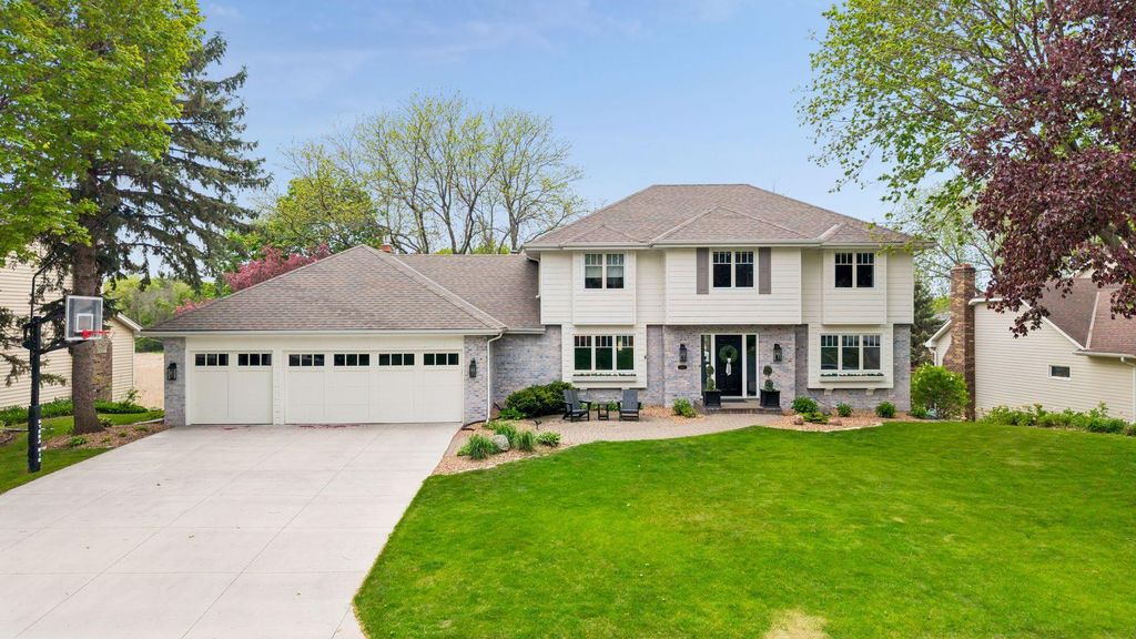 18425 5th Avenue N, Plymouth, MN 55447