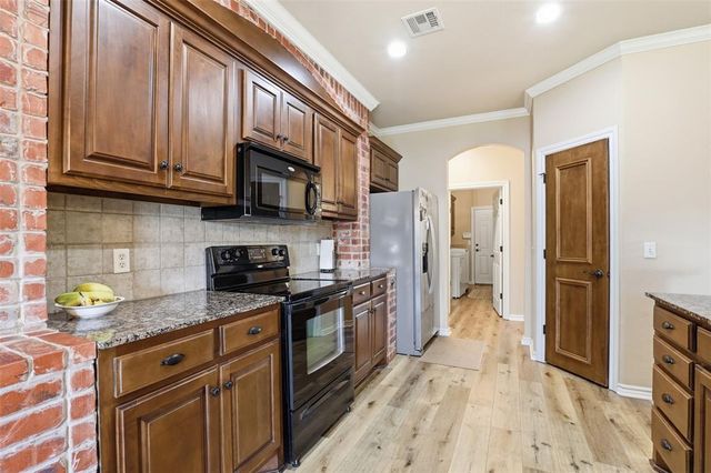 2146 Thomas Trail, Edmond, OK 73003