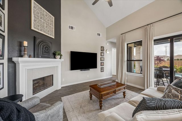 438 Livermore Street, Webster, TX 77598