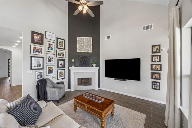 438 Livermore Street, Webster, TX 77598