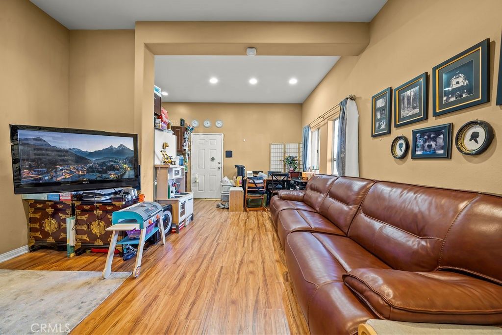 Image 5 of property listing at 50 W Mountain, Pasadena, CA 91103