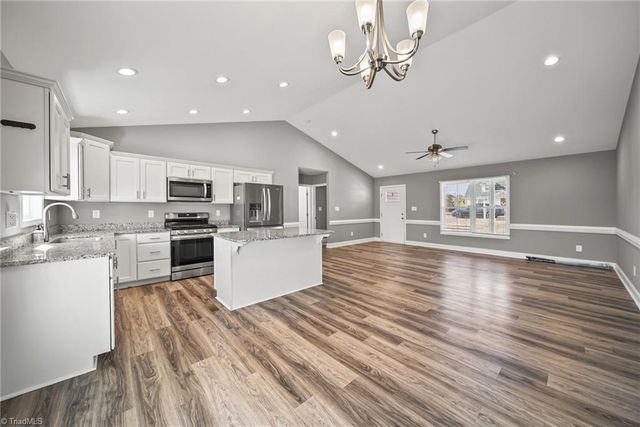 105 Hillside Drive, Thomasville, NC 27360