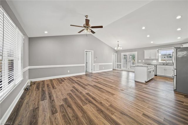 105 Hillside Drive, Thomasville, NC 27360