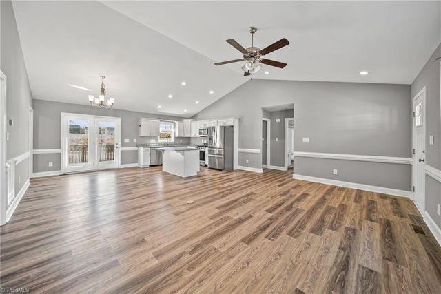 105 Hillside Drive, Thomasville, NC 27360