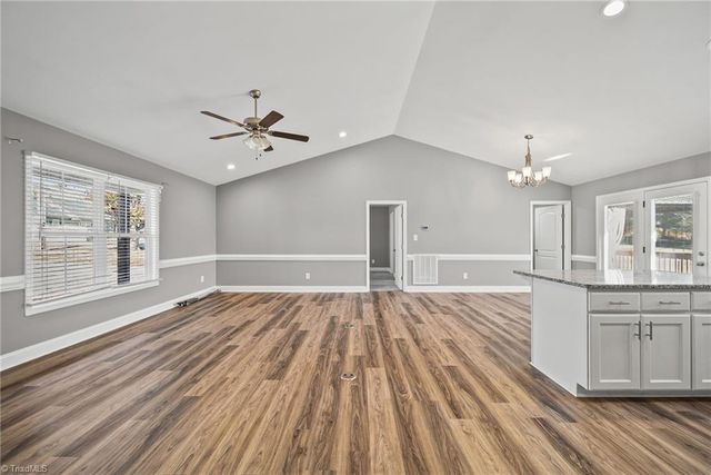 105 Hillside Drive, Thomasville, NC 27360