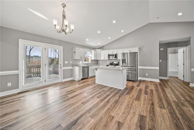 105 Hillside Drive, Thomasville, NC 27360