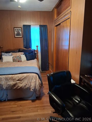1202 W Broadway Street, Henryetta, OK 74437