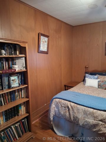 1202 W Broadway Street, Henryetta, OK 74437