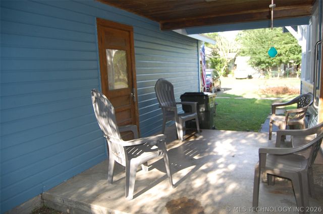 1202 W Broadway Street, Henryetta, OK 74437