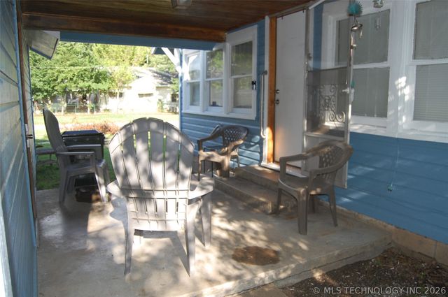 1202 W Broadway Street, Henryetta, OK 74437