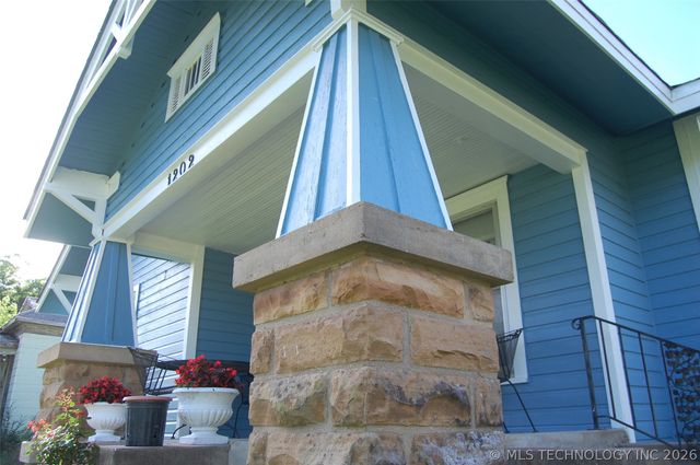 1202 W Broadway Street, Henryetta, OK 74437