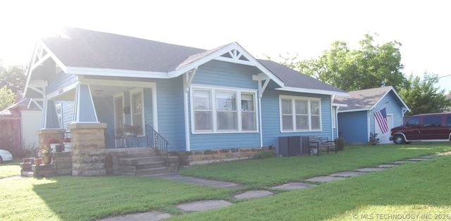 1202 W Broadway Street, Henryetta, OK 74437