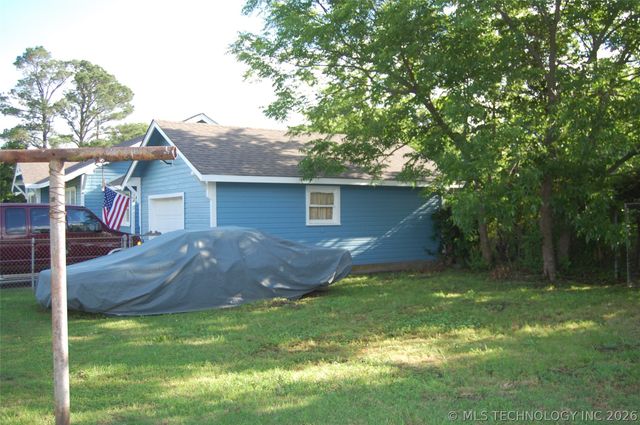 1202 W Broadway Street, Henryetta, OK 74437
