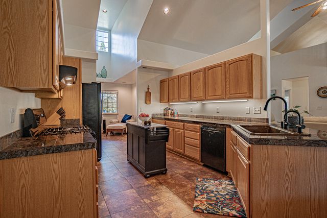 1025 Anglers Place, Shady Cove, OR 97539