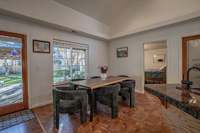 1025 Anglers Place, Shady Cove, OR 97539