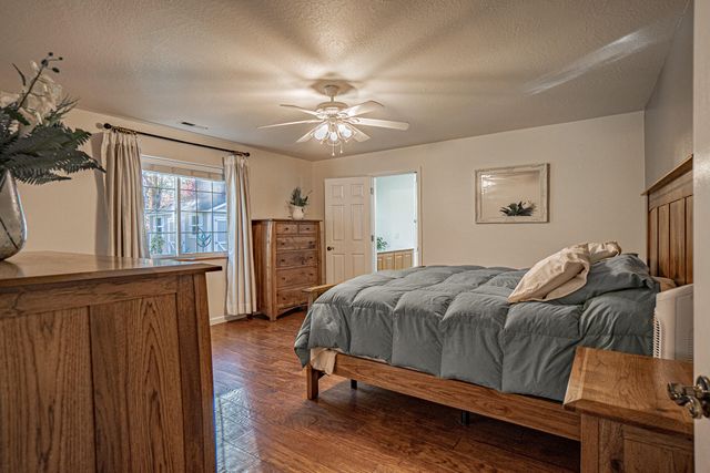 1025 Anglers Place, Shady Cove, OR 97539