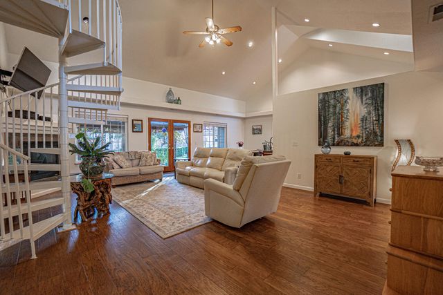 1025 Anglers Place, Shady Cove, OR 97539