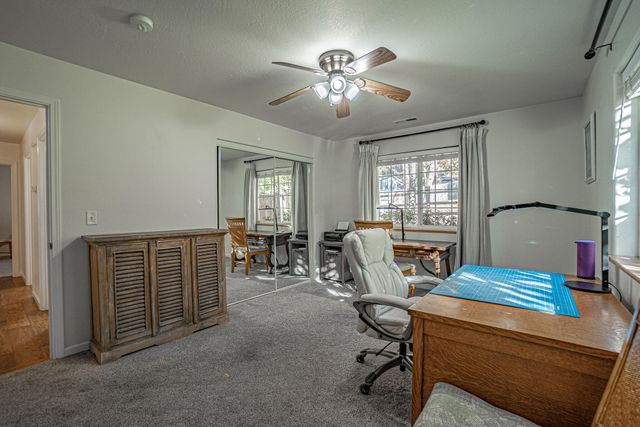 1025 Anglers Place, Shady Cove, OR 97539