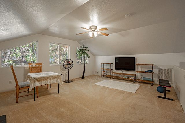 1025 Anglers Place, Shady Cove, OR 97539