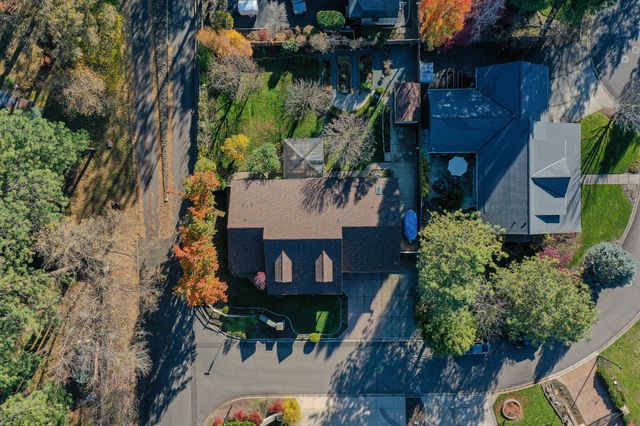 1025 Anglers Place, Shady Cove, OR 97539