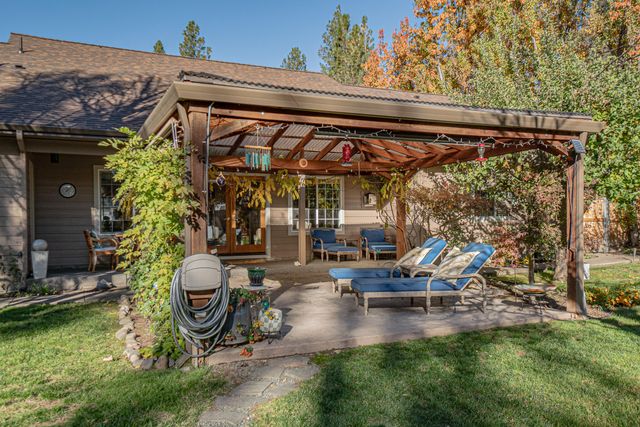 1025 Anglers Place, Shady Cove, OR 97539