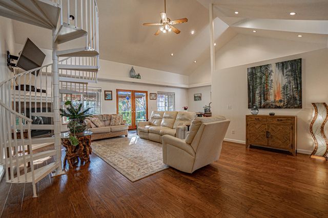 1025 Anglers Place, Shady Cove, OR 97539