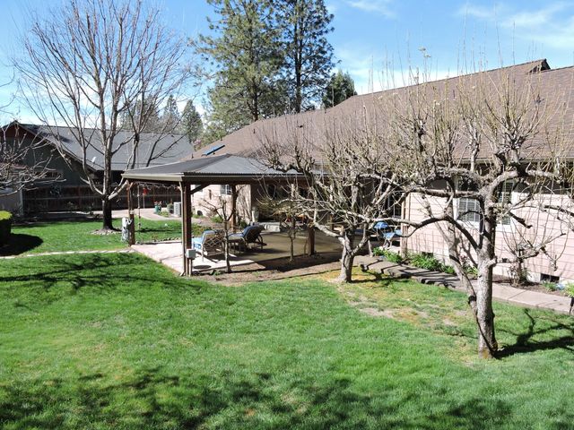 1025 Anglers Place, Shady Cove, OR 97539