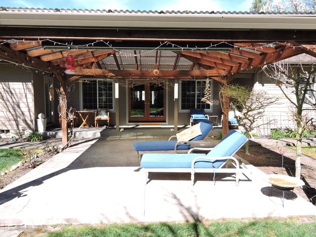 1025 Anglers Place, Shady Cove, OR 97539