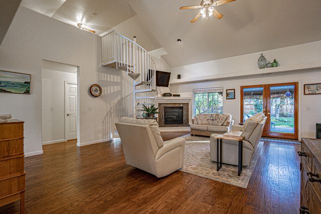 1025 Anglers Place, Shady Cove, OR 97539