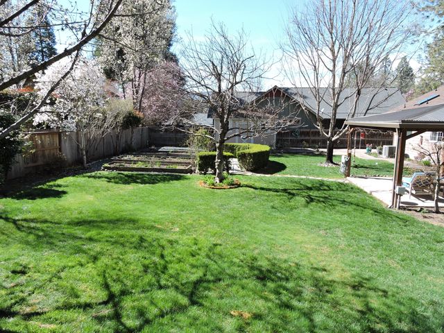 1025 Anglers Place, Shady Cove, OR 97539