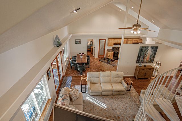 1025 Anglers Place, Shady Cove, OR 97539