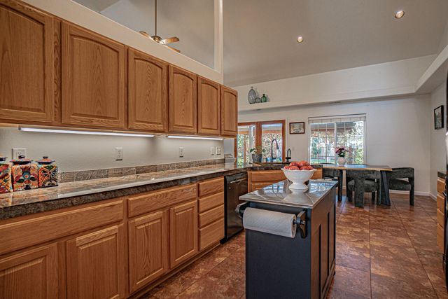 1025 Anglers Place, Shady Cove, OR 97539