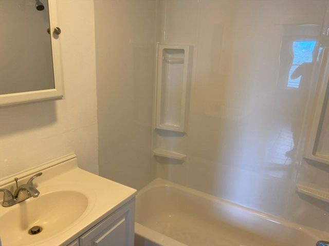 187 Newbury St 03, Lawrence, MA 01841
