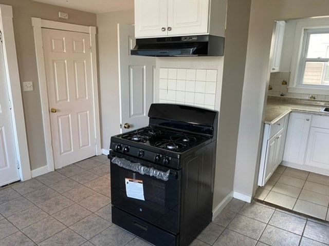 187 Newbury St 03, Lawrence, MA 01841