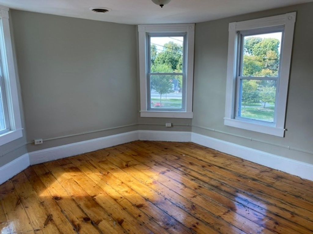 187 Newbury St 03, Lawrence, MA 01841